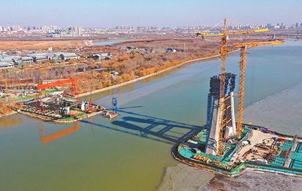 太平河大桥主塔已初具规模。